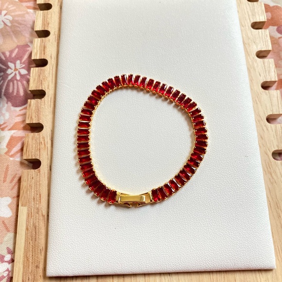 RED STATEMENT BRACELET - Picture 3 of 5